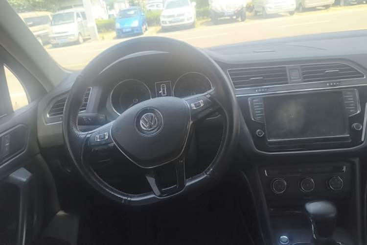 Used Volkswagen Tiguan L 2018 330TSI Automatic Two-Wheel Drive Luxury Edition Steering Wheel