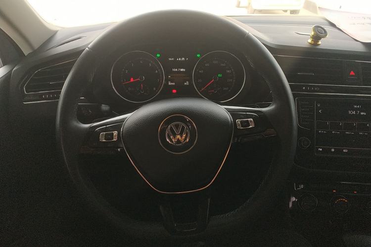 Used Volkswagen Tiguan L 2018 330TSI Automatic Two-Wheel Drive Luxury Edition Steering Wheel