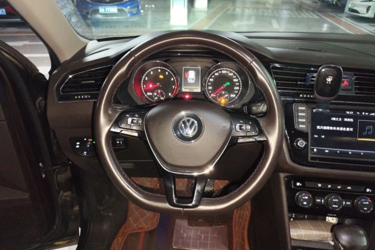 Used Volkswagen Tiguan L 2018 330TSI Automatic Two-Wheel Drive Comfort Edition Steering Wheel