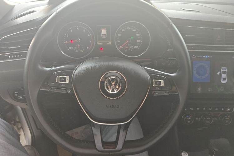 Used Volkswagen Tiguan L 2018 330TSI Automatic Two-Wheel Drive Luxury Edition Steering Wheel