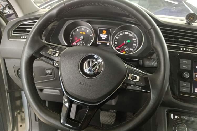 Used Volkswagen Tiguan L 2018 Facelift 330TSI Automatic Two-Wheel Drive Luxury Edition Steering Wheel