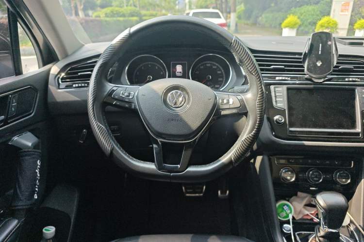 Used Volkswagen Tiguan L 2018 330TSI Automatic Two-Wheel Drive Luxury Edition Steering Wheel