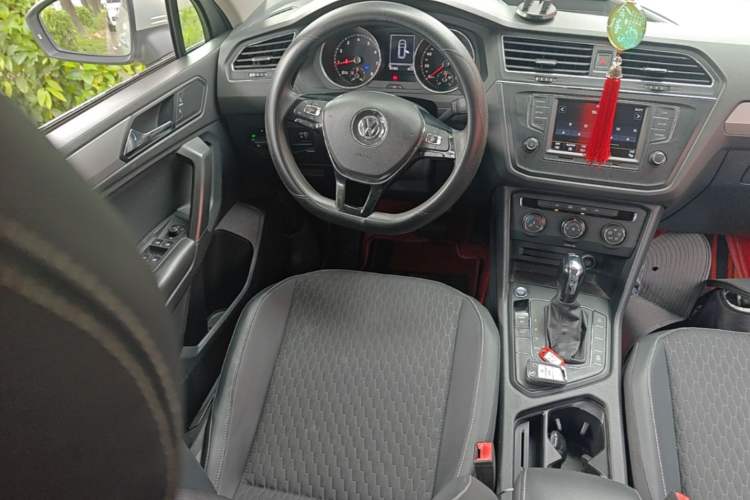 Used Volkswagen Tiguan L 2018 330TSI Automatic Two-Wheel Drive Luxury Edition Steering Wheel