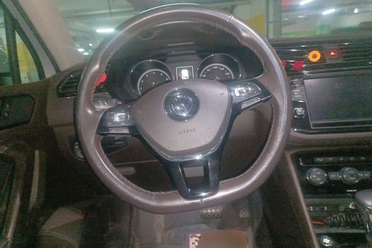 Used Volkswagen Tiguan L 2018 330TSI Automatic Two-Wheel Drive Luxury Edition Steering Wheel