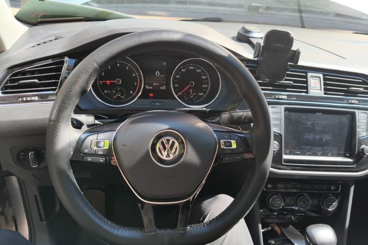 Used Volkswagen Tiguan L 2018 330TSI Automatic Two-Wheel Drive Luxury Edition Steering Wheel