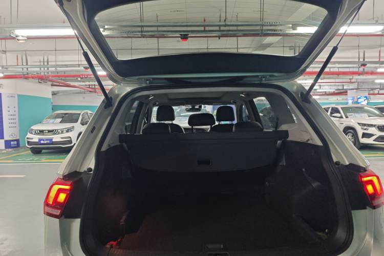 Used Volkswagen Tiguan L 2018 Facelift 330TSI Automatic Two-Wheel Drive Luxury Edition Trunk