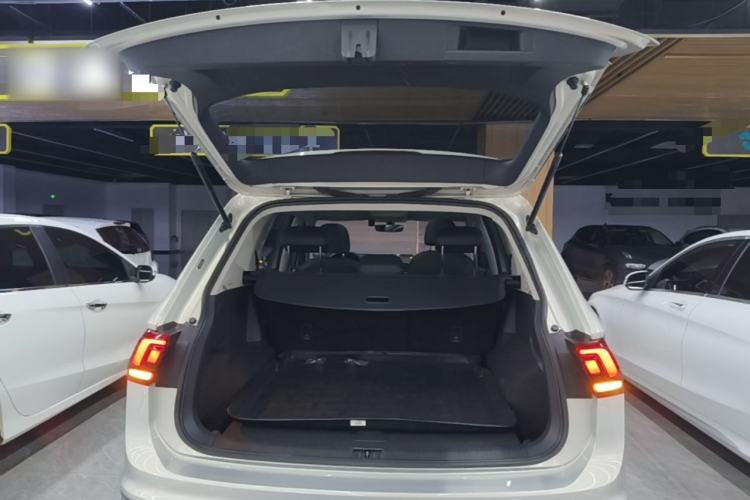 Used Volkswagen Tiguan L 2018 330TSI Automatic Two-Wheel Drive Luxury Edition Trunk