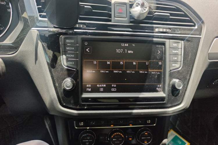 Used Volkswagen Tiguan L 2018 330TSI Automatic Two-Wheel Drive Luxury Edition Audio And AC Panel