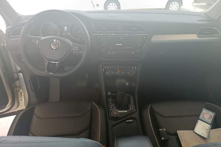 Used Volkswagen Tiguan L 2018 380TSI Automatic All-Wheel Drive Flagship Edition Center Console