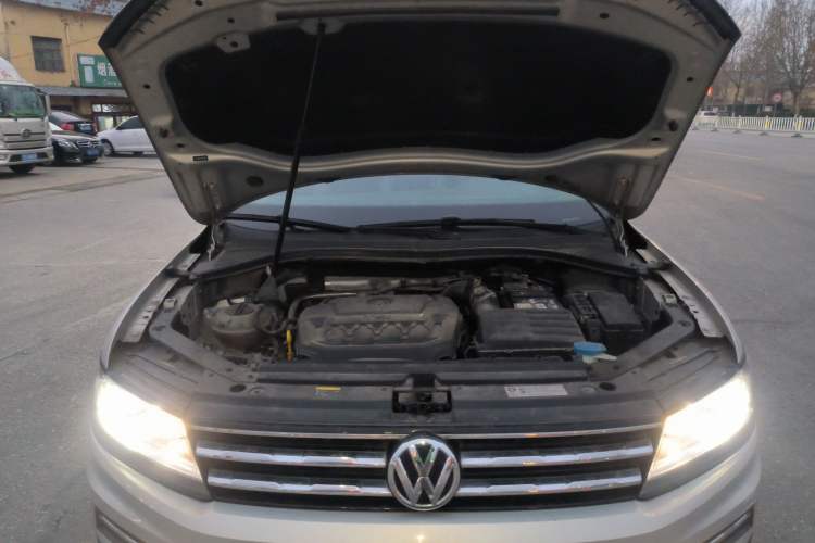 Used Volkswagen Tiguan L 2018 330TSI Automatic Two-Wheel Drive Luxury Edition Engine Bay