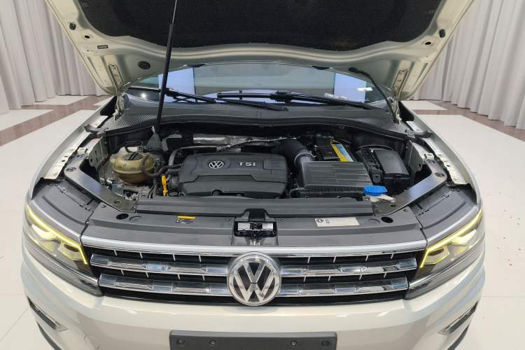 Used Volkswagen Tiguan L 2018 380TSI Automatic All-Wheel Drive Flagship Edition Engine Bay