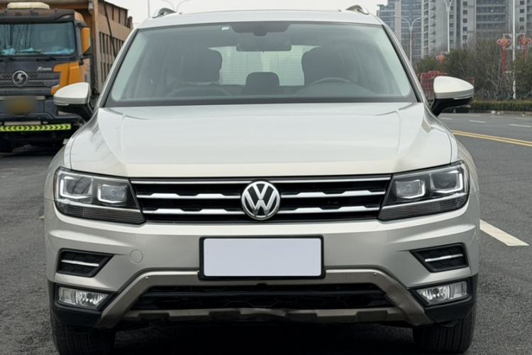 Used Volkswagen Tiguan L 2018 330TSI Automatic Two-Wheel Drive Luxury Edition Exterior 1