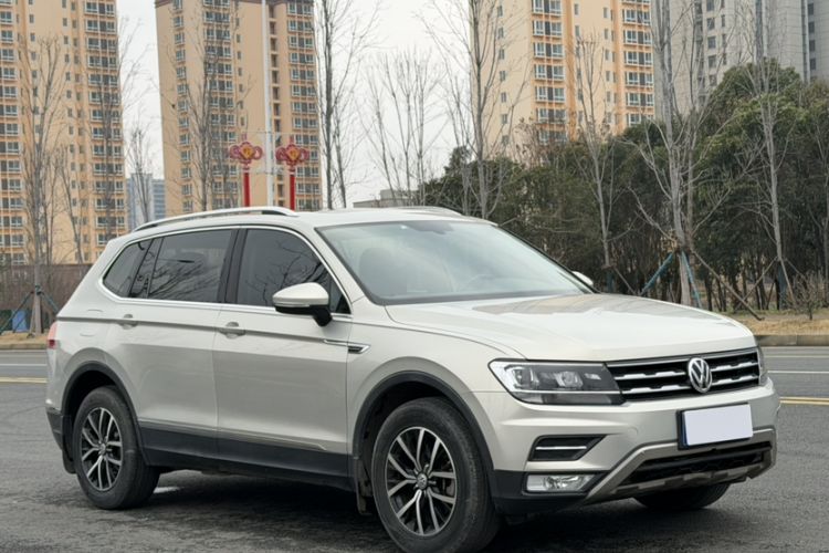 Used Volkswagen Tiguan L 2018 330TSI Automatic Two-Wheel Drive Luxury Edition Exterior 3