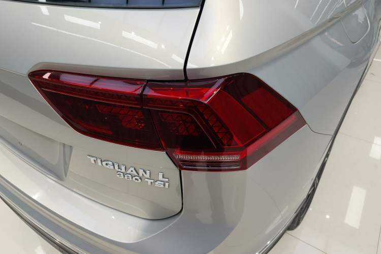 Used Volkswagen Tiguan L 2018 380TSI Automatic All-Wheel Drive Flagship Edition Exterior 3