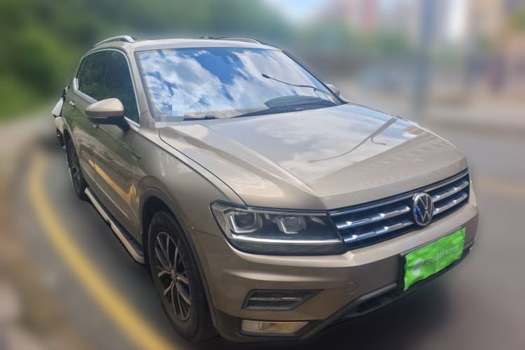 Used Volkswagen Tiguan L 2018 330TSI Automatic Two-Wheel Drive Luxury Edition Front Right 45 Deg