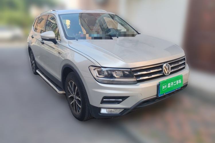 Used Volkswagen Tiguan L 2018 330TSI Automatic Two-Wheel Drive Luxury Edition Front Right 45 Deg
