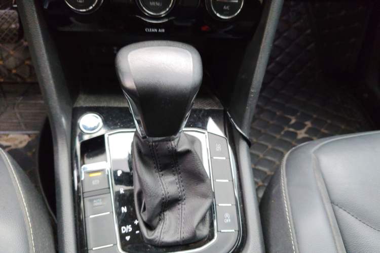 Used Volkswagen Tiguan L 2018 330TSI Automatic Two-Wheel Drive Comfort Edition Gear Lever