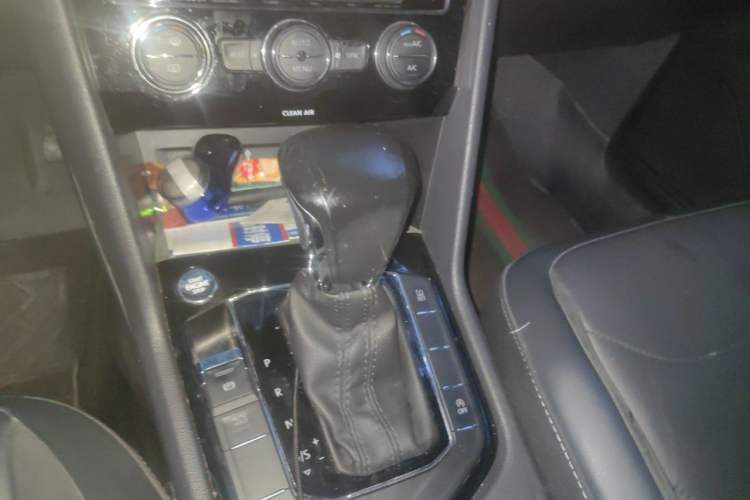 Used Volkswagen Tiguan L 2018 Facelift 330TSI Automatic Two-Wheel Drive Luxury Edition Gear Lever