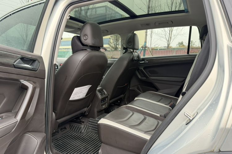 Used Volkswagen Tiguan L 2018 330TSI Automatic Two-Wheel Drive Luxury Edition Interior 1