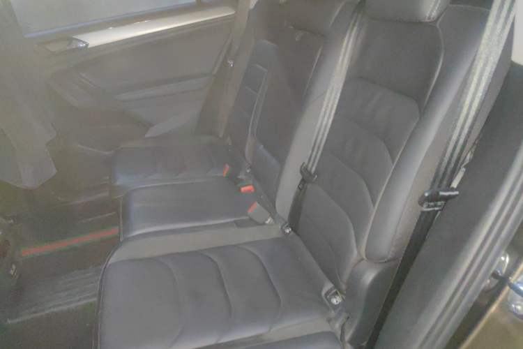 Used Volkswagen Tiguan L 2018 Facelift 330TSI Automatic Two-Wheel Drive Luxury Edition Left Rear Seat