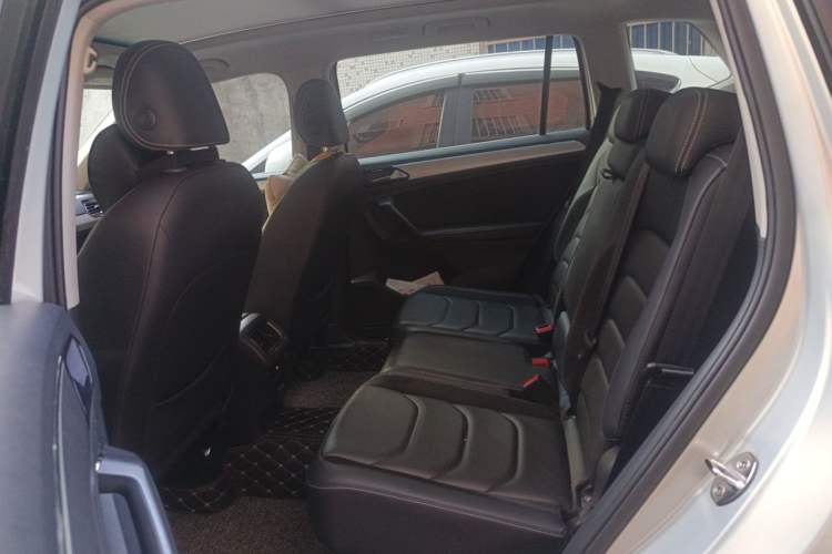 Used Volkswagen Tiguan L 2018 330TSI Automatic Two-Wheel Drive Luxury Edition Left Rear Seat