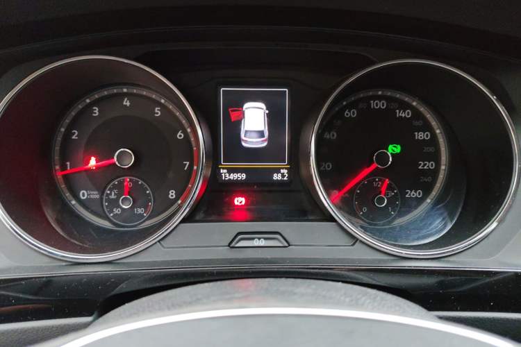 Used Volkswagen Tiguan L 2018 330TSI Automatic Two-Wheel Drive Comfort Edition Odometer Close Up