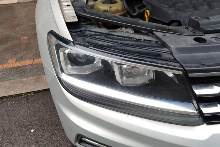 Used Volkswagen Tiguan L 2018 330TSI Automatic Two-Wheel Drive Comfort Edition Right Front Headlight