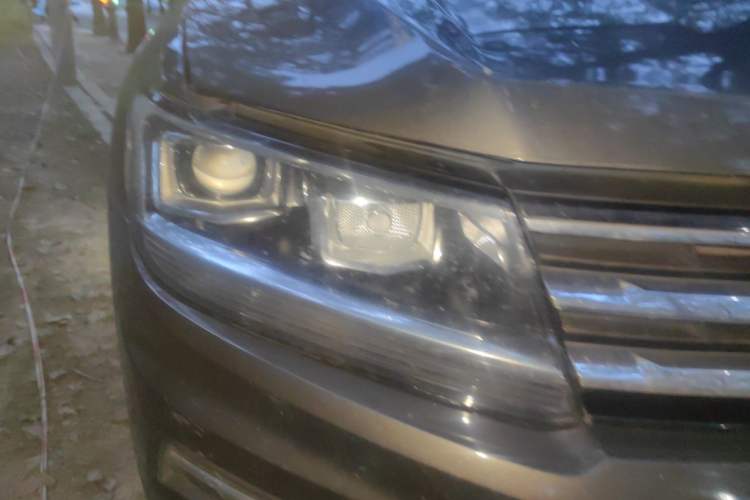 Used Volkswagen Tiguan L 2018 Facelift 330TSI Automatic Two-Wheel Drive Luxury Edition Right Front Headlight
