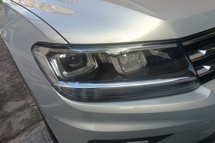 Used Volkswagen Tiguan L 2018 330TSI Automatic Two-Wheel Drive Luxury Edition Right Front Headlight