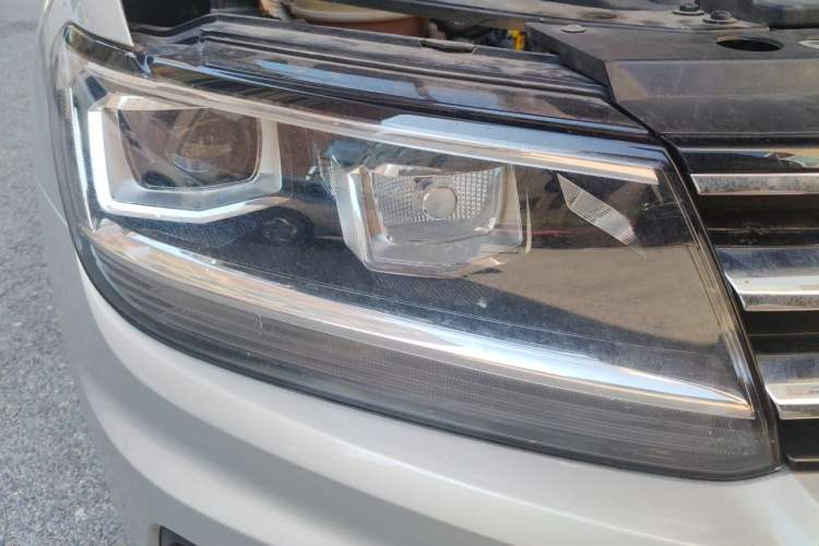 Used Volkswagen Tiguan L 2018 330TSI Automatic Two-Wheel Drive Luxury Edition Right Front Headlight