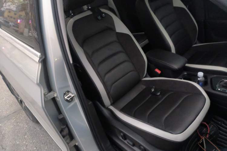 Used Volkswagen Tiguan L 2018 330TSI Automatic Two-Wheel Drive Luxury Edition Right Front Seat
