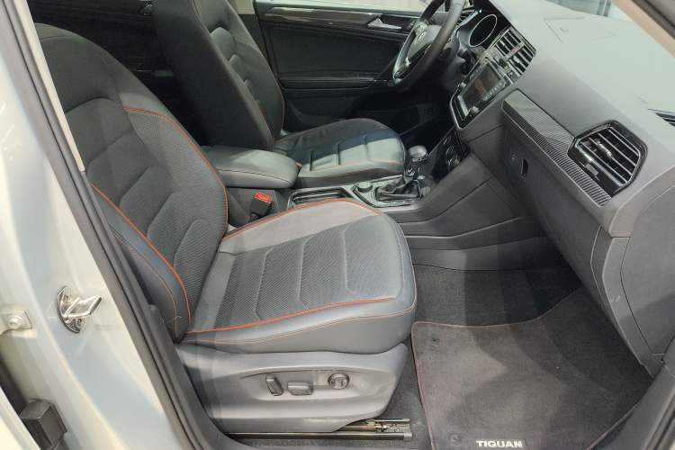 Used Volkswagen Tiguan L 2018 380TSI Automatic All-Wheel Drive Flagship Edition Right Front Seat