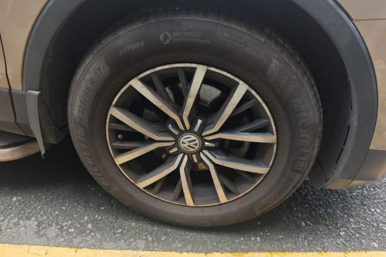 Used Volkswagen Tiguan L 2018 330TSI Automatic Two-Wheel Drive Luxury Edition Right Front Wheel Hub