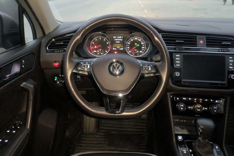 Used Volkswagen Tiguan L 2018 330TSI Automatic Two-Wheel Drive Luxury Edition Steering Wheel