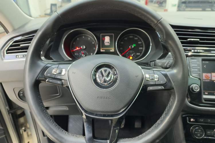 Used Volkswagen Tiguan L 2018 380TSI Automatic All-Wheel Drive Flagship Edition Steering Wheel