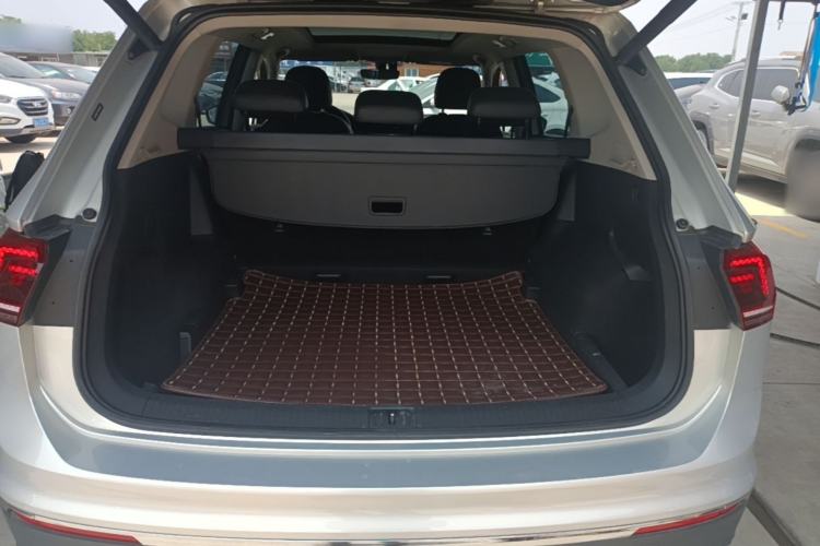 Used Volkswagen Tiguan L 2018 380TSI Automatic All-Wheel Drive Flagship Edition Trunk