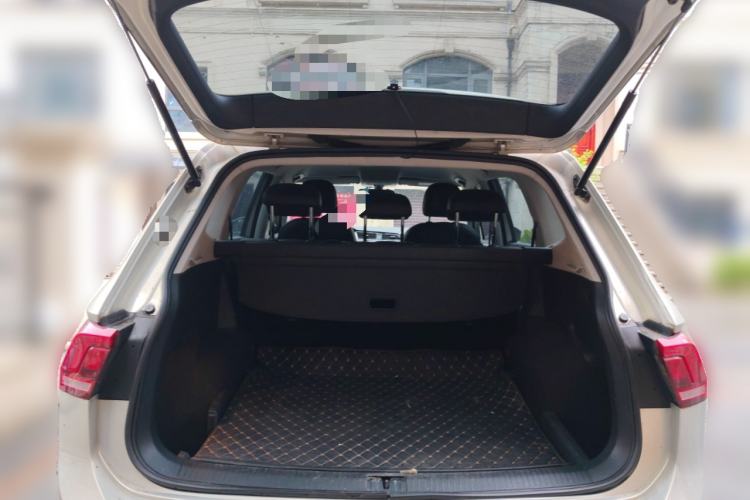 Used Volkswagen Tiguan L 2018 330TSI Automatic Two-Wheel Drive Comfort Edition Trunk