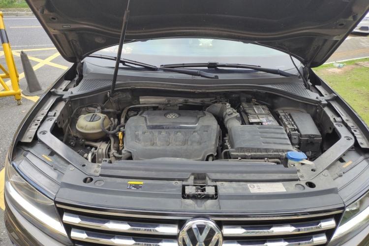 Used Volkswagen Tiguan L 2018 330TSI Automatic Two-Wheel Drive Luxury Edition Engine Bay