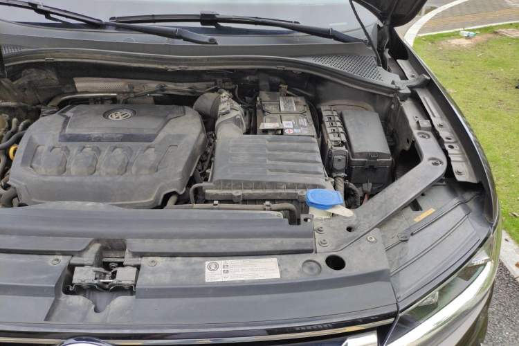 Used Volkswagen Tiguan L 2018 330TSI Automatic Two-Wheel Drive Luxury Edition Engine Bay Left