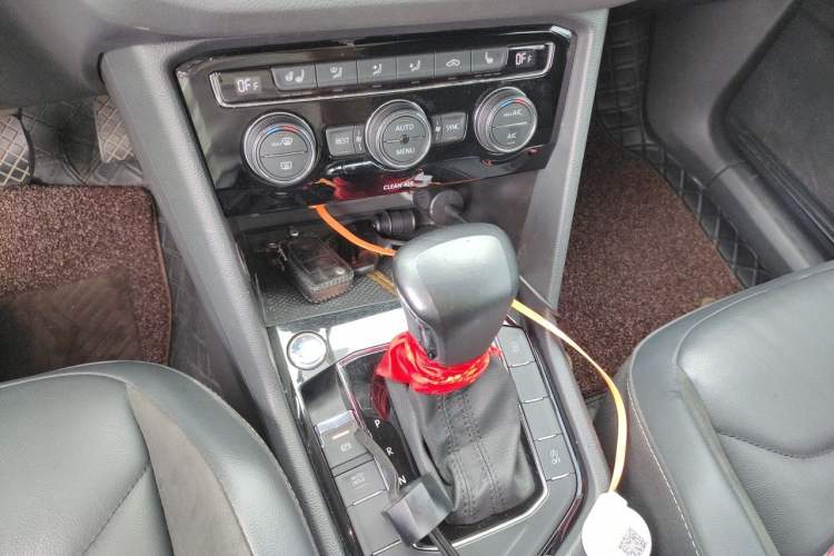 Used Volkswagen Tiguan L 2018 330TSI Automatic Two-Wheel Drive Luxury Edition Gear Lever