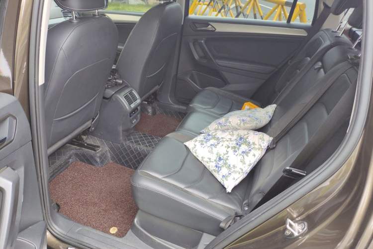 Used Volkswagen Tiguan L 2018 330TSI Automatic Two-Wheel Drive Luxury Edition Left Rear Seat