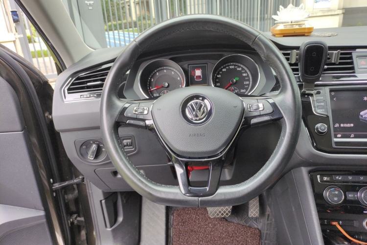 Used Volkswagen Tiguan L 2018 330TSI Automatic Two-Wheel Drive Luxury Edition Steering Wheel
