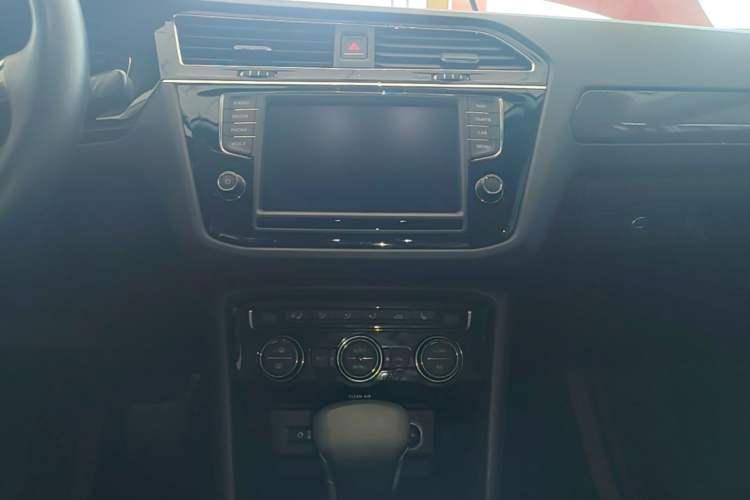 Used Volkswagen Tiguan L 2018 330TSI Automatic Two-Wheel Drive Flagship Edition Audio And AC Panel