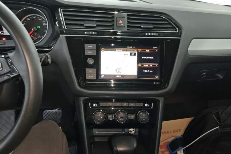 Used Volkswagen Tiguan L 2018 Revised Version 330TSI Automatic Two-Wheel Drive Comfort Edition Audio And AC Panel
