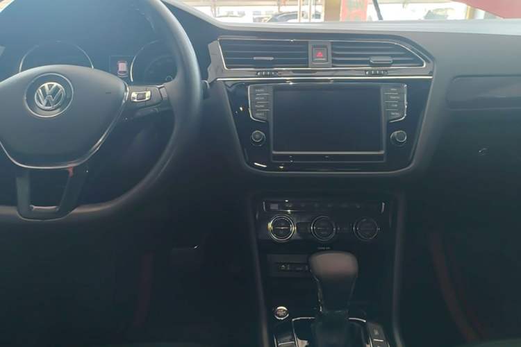 Used Volkswagen Tiguan L 2018 330TSI Automatic Two-Wheel Drive Flagship Edition Center Console