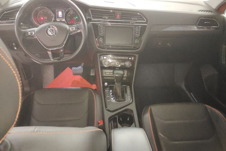 Used Volkswagen Tiguan L 2018 330TSI Automatic Two-Wheel Drive Flagship Edition Center Console