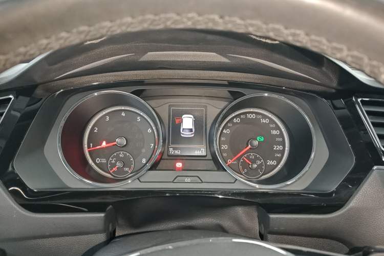 Used Volkswagen Tiguan L 2018 Revised Version 330TSI Automatic Two-Wheel Drive Comfort Edition Instrument Cluster