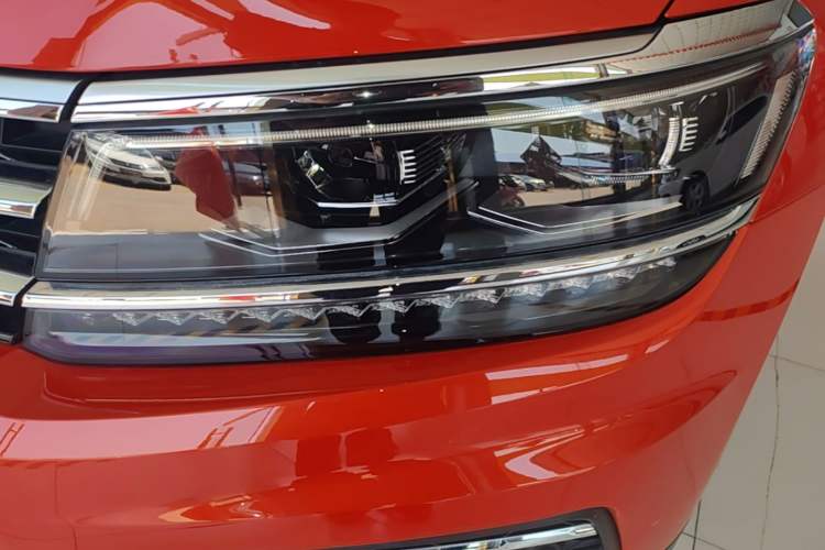 Used Volkswagen Tiguan L 2018 330TSI Automatic Two-Wheel Drive Flagship Edition Left Front Headlight