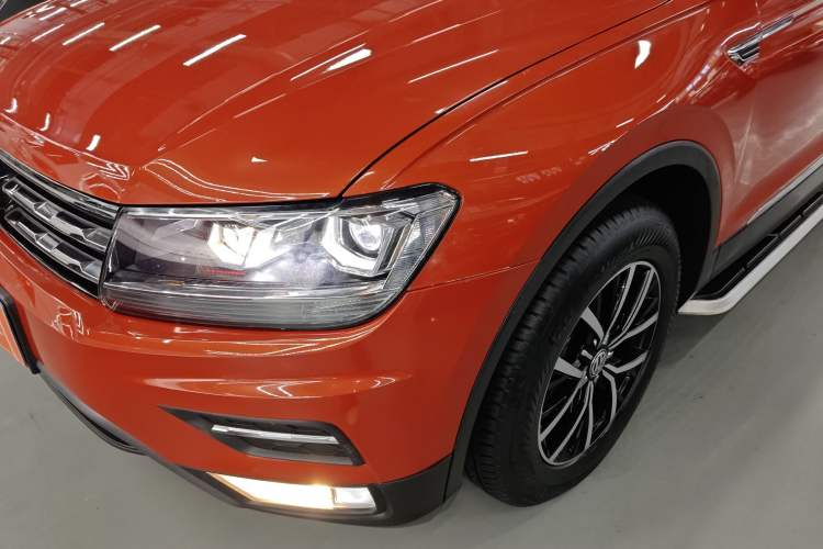 Used Volkswagen Tiguan L 2018 Revised Version 330TSI Automatic Two-Wheel Drive Comfort Edition Left Front Headlight