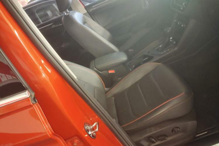 Used Volkswagen Tiguan L 2018 330TSI Automatic Two-Wheel Drive Flagship Edition Right Front Seat